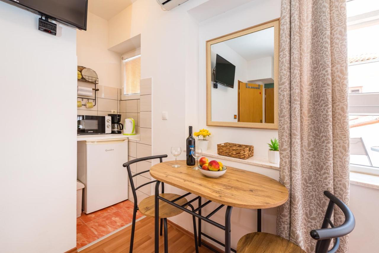 Studio And Rooms Zadar City Wall Buitenkant foto