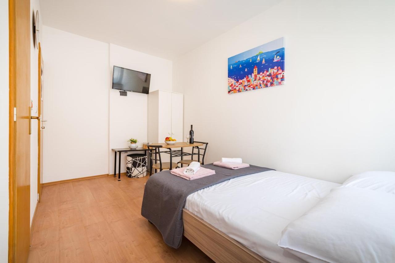 Studio And Rooms Zadar City Wall Buitenkant foto